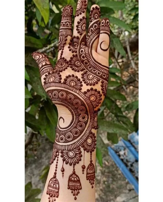 Chic Weave And Floral Covering Front Hand Mehndi Design